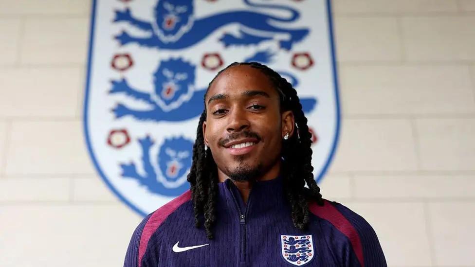 英媒：斯彭斯有望成为英格兰队首位穆斯林国脚